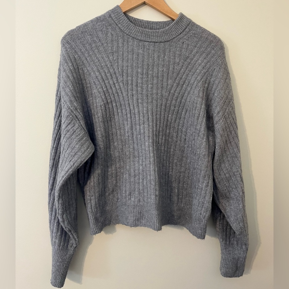 H&M cropped knit grey sweater, size M.